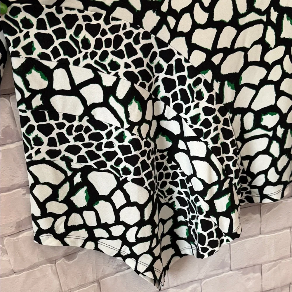 Alfani Black, White & Green Abstract Mosaic Asymmetric Tunic Top - Picture 4 of 6